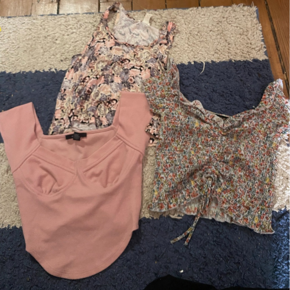Lot of 3 women’s size small crop tops
